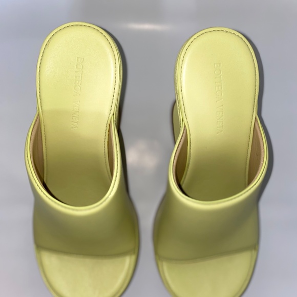 BOTTEGA VENETA wedge sandals (size 39) in light green lambskin - Picture 4 of 16
